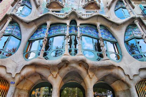  Barcelona: A Visual Journey Through Modernisme