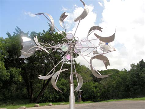  Kinetic Art: A Philippine Perspective! Unveiling the Dynamic Dance of Sculpture