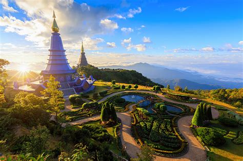  Kingdom of Smiles: Eine farbenfrohe Reise durch die Seele Thailands