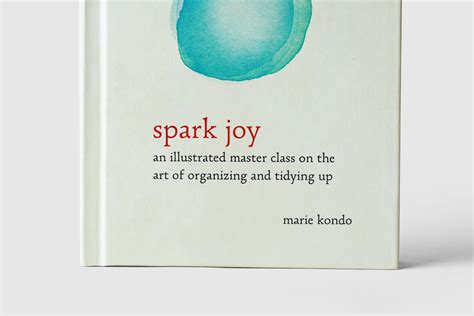  Sparking Joy: An Illustrated Master Class on the Art of Organizing and Tidying Up - Ein Plädoyer für die befreiende Schönheit der Ordnung